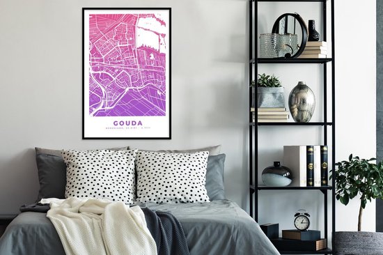 Poster in lijst - Fotolijst 60x90 cm - Posters - Stadskaart - Gouda - Paars - Nederland - Posterlijst zwart - Decoratie - Wanddecoratie woonkamer - Muurdecoratie slaapkamer