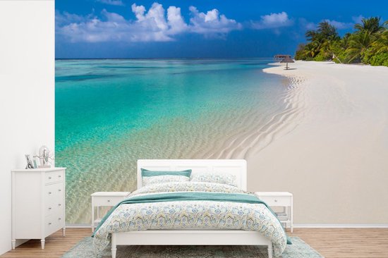 Papier peint Papier peint photo en vinyle - Vue depuis la plage tropicale sur l'eau bleu azur largeur 420 cm x hauteur 280 cm - Tirage photo sur papier peint (disponible en 7 tailles) / Mer et plage