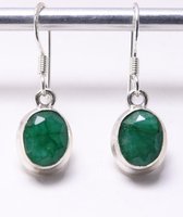 Fijne ovale zilveren oorbellen met smaragd