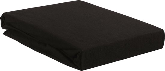 Een gevouwen, donkerzwart jersey hoeslaken op een witte achtergrond.