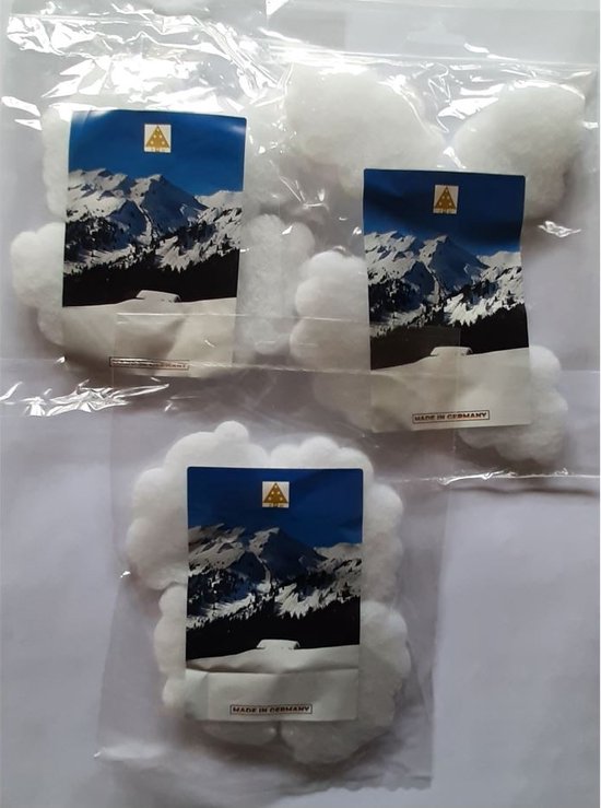 Verpakkingen met witte sneeuwvlokjes en afbeelding van besneeuwde bergen. Made in Germany.