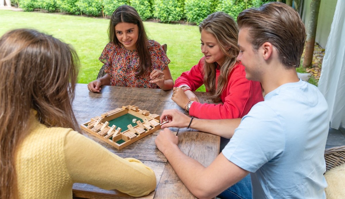 Shut the Box – 4 Spelers – Rubberhouten Bak met Ingelegd Vilt – Inclusief 8 Houten Dobbelstenen – Bordspel 29 x 29 x 3,5 cm – Strategisch Familiespel – Engelhart — afbeelding 6