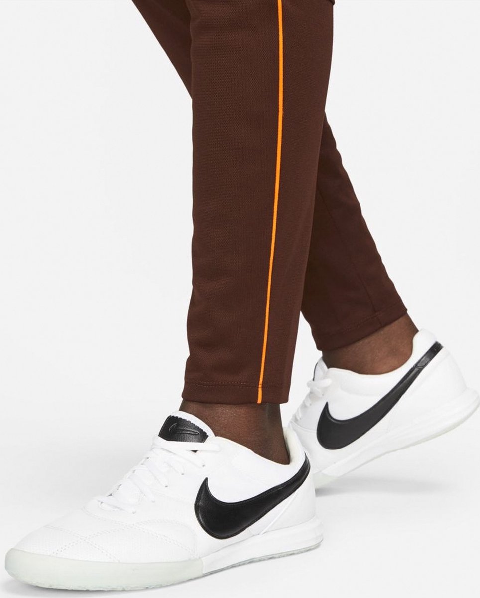 Nike Dri-FIT Academy 21 Trainingspak - Maat M - Vrouwen - bruin/donker rood  - oranje | bol.com
