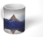 Mok - De Matterhorn en de Riffelsee bij zonsopkomst in Zwitserland - 350 ML - Beker