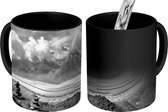 Magische Mok - Foto op Warmte Mok - Panorama van de Europese Aletschgletsjer in Zwitserland met wolken - zwart wit - 350 ML