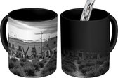 Magische Mok - Foto op Warmte Mok - Stadslandschap van Oaxaca - zwart wit - 350 ML