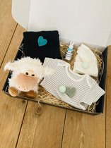 Kraamcadeau Jongen - Babyshower cadeau middel - Leuk en compleet kraamcadeau voor een jongen - Baby Geschenkset - Kraamcadeau voor jongens - Babyshower gift