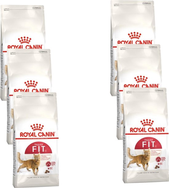 Twee rijen van drie zakken Royal Canin Fit 32 kattenvoer, met afbeelding van een kat.