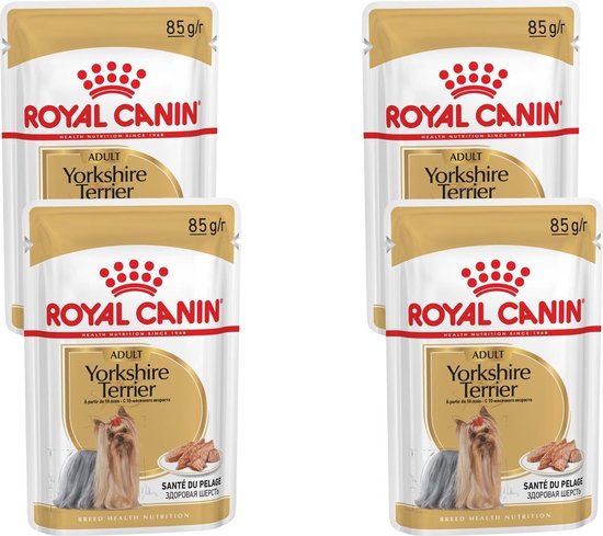 Vier verpakkingen Royal Canin Yorkshire Terrier Adult natvoer, elk 85g/stuk. Toont een Yorkshire Terrier met rode strik.
