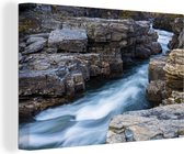 Eaux agitées dans le parc national d'Abisko en Suède Toile 120x80 cm - Tirage photo sur toile (Décoration murale salon / chambre)