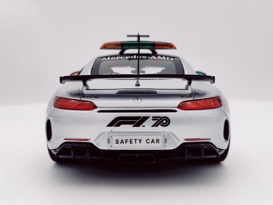 Mercedes Benz AMG GT BS F1 Safety Car 2020/2023 escala 1/18 de la marca Minichamps. Un auto único, tan solo 300 unidades producidas en todo el mundo