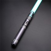 The Smooth Star Wars Lightsaber - Dueling Saber - Cosplay - 12 Kleuren Licht - Draadloos en Oplaadbaar - Metalen Handvat - Grijs