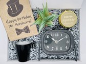 Especialina - Gift Box - Happy Birthday - Verjaardag - Voor hem - Tafel Klok - Antiek - Zwart - Bomb Cosmetics - Geurkaars - Espresso - Mok - Kop - Koffie - Plant - Kerst cadeau ma