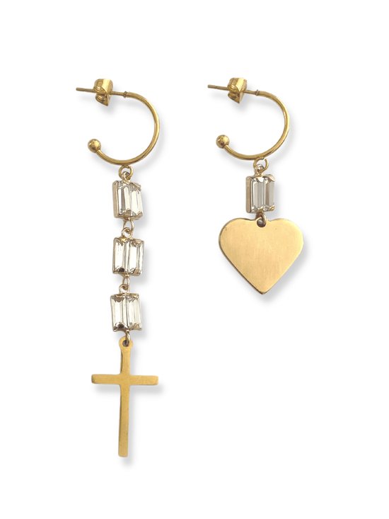 Zatthu Jewelry - N21AW349 - Hase mismatched oorbellen met hart en kruis