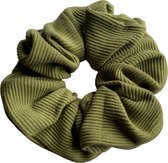 Scrunchie  - Handmade - Oversized - Ribstof - Effen - Olive - Diameter circa 16 cm - 80% Katoen, 15% Polyester, 5% Ea - Zacht voor je haar - Leuke variant voor elastiekjes - Haarac