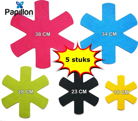 Vijf Papillon panbeschermers in de kleuren roze, blauw, groen, zwart en geel. Met afmetingen.