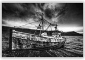 Wanddecoratie - Foto op Plexiglas - Plexiglas Schilderij - Aangespoeld schip op IJsland (zwart-wit) - Fons Kern - 60x40 cm