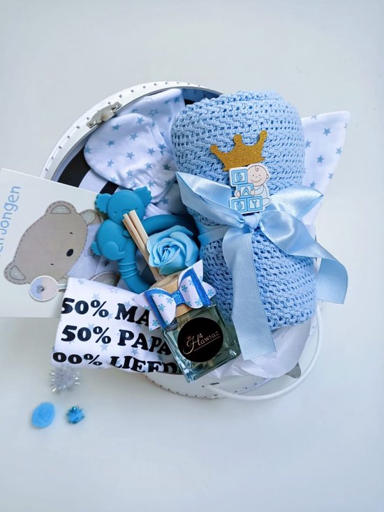 Kraamcadeau - babygeschenkset - Baby set - Babygifts - Koffertje - Kinderkoffertje - Kraampakket - rompertje  met tekst - broek - Bijtring - Deken - Geurstokjes - Muts - krabwantje - geboortekaartje - Soft Touch babydeken - Baby deken - Baby kleding