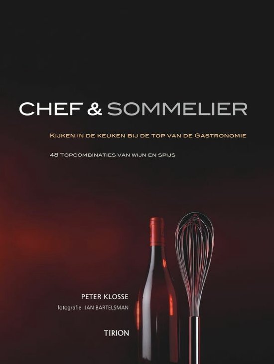 Boek 'Chef & Sommelier' met fles rode wijn en garde. Tekst: 'Kijken in de keuken bij de top van de gastronomie'. Peter Klosse.