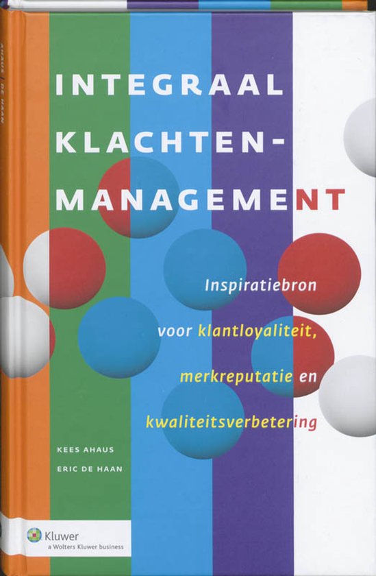 Boek met de titel 'Integraal Klachtenmanagement' in paarse, groene en oranje blokken. Met rode, blauwe en witte cirkels. Met de ondertitel 'Inspiratiebron voor klantloyaliteit, merkreputatie en kwaliteitsverbetering'.