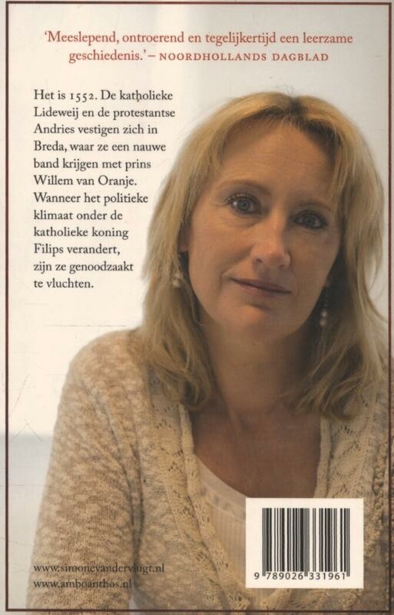 Portret van een blonde vrouw met een gebreide vest, met tekst over een boek.