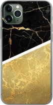 Geschikt voor iPhone 11 Pro Max hoesje - Marmer print - Zwart - Goud - Siliconen Telefoonhoesje