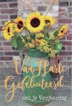 Van harte gefeliciteerd met je verjaardag! Een bijzondere kaart met een aantal zonnebloemen. Een dubbele wenskaart inclusief envelop en in folie verpakt.