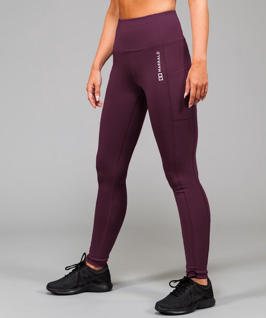 Paarse sportlegging met hoge taille en zakken, met op de linkerheup een wit logo.