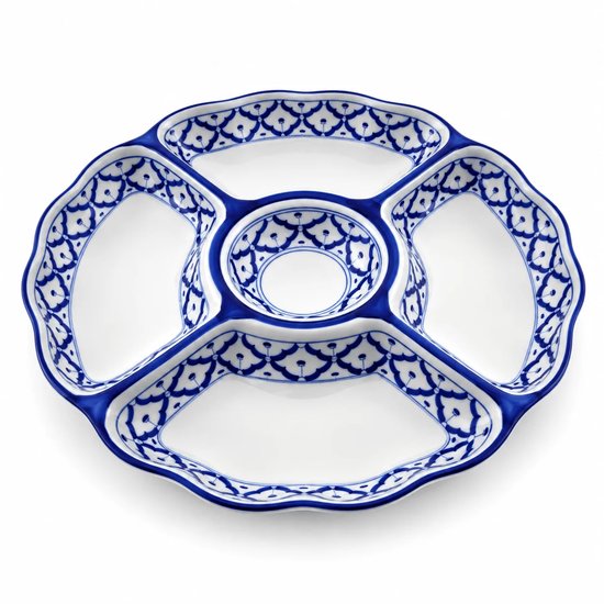 Ronde witte snack- en tapasschaal met 5 vakken en een blauw-wit bloemenpatroon.