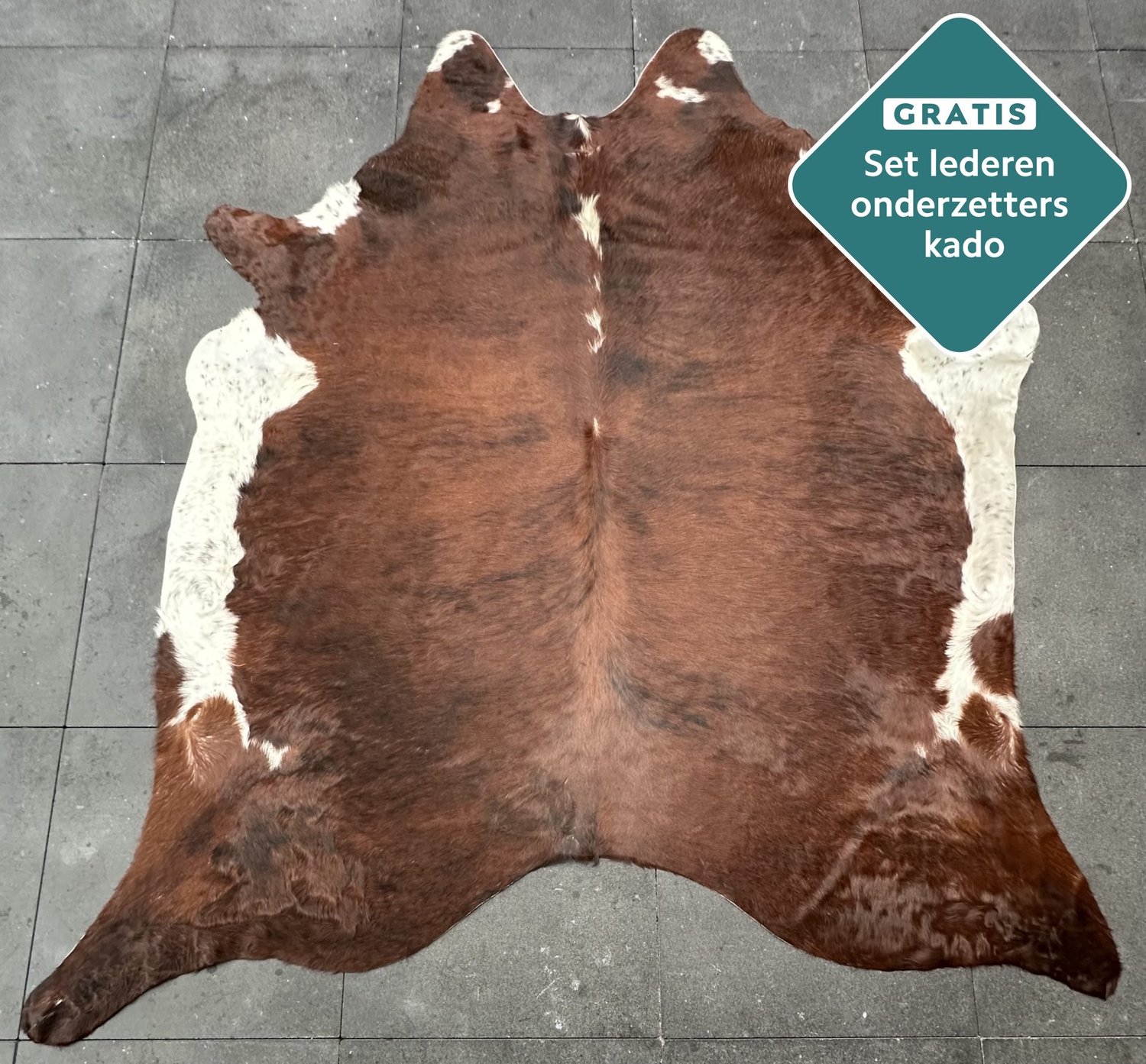 Koeienhuidkopen.nl EXTRA GROTE! Roodbruin koeienhuid vloerkleed - Bont bruin koeienkleed tapijt donkerbruin wit koeienvel - Meerkleurige dierenhuid dierenvel koehuid tapijt