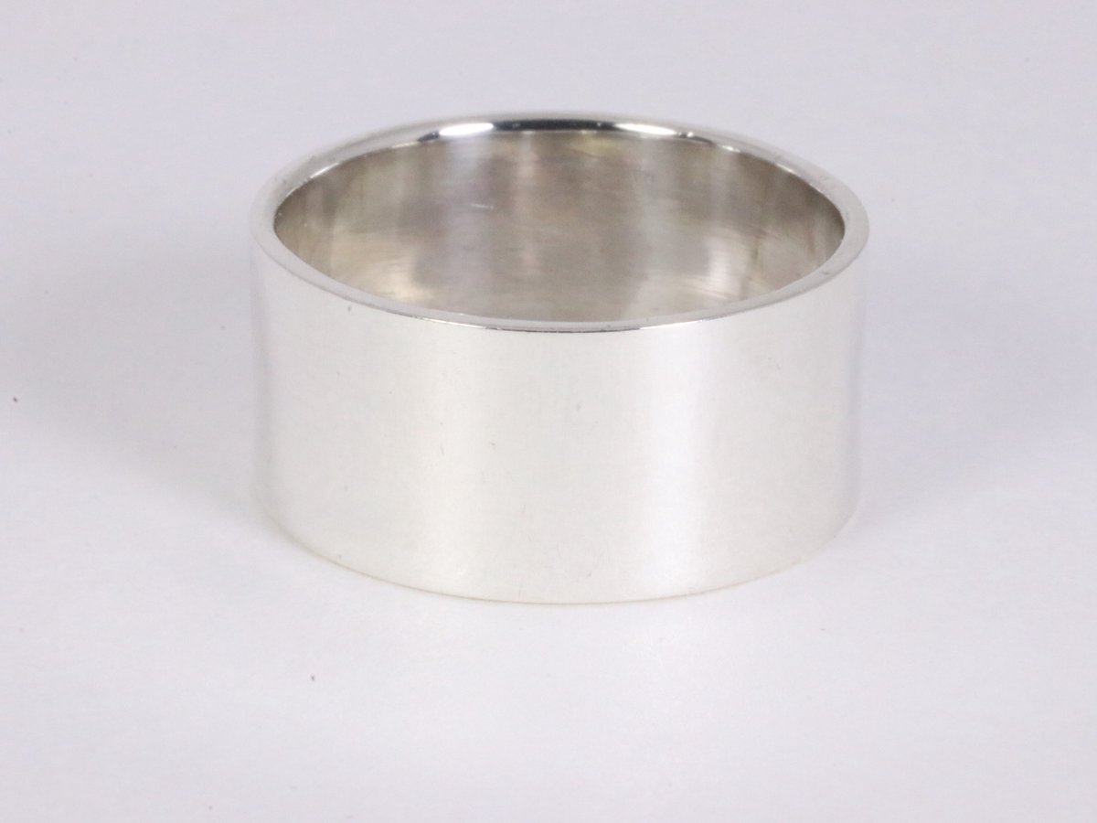 Brede gladde zilveren ring - 10 mm. - maat 22