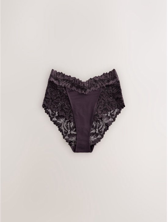 Donkerbruin slipje met hoge taille en kanten afwerking.