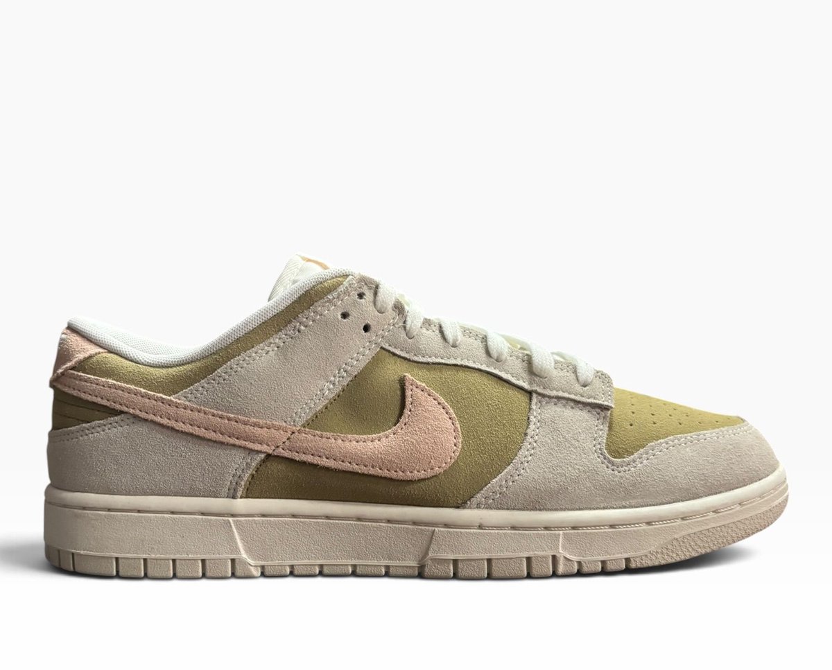 WMNS Nike Dunk Low Sneakers Vrouwen Olijfgroen