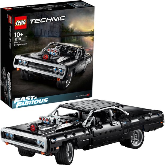 Zwarte Lego Charger met V8 motor en rollbar, naast de doos.