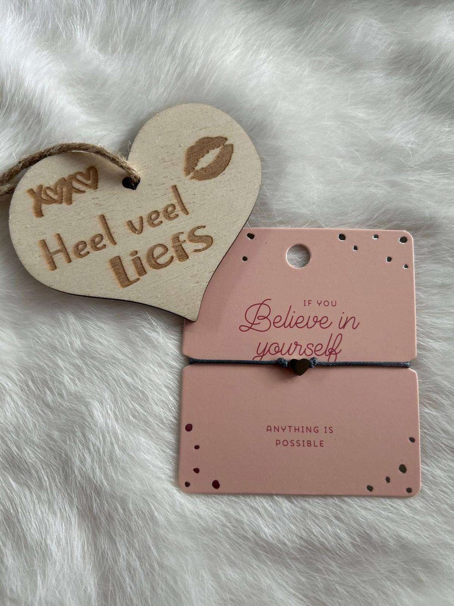 Creaties van hier – Hart Armband - zilver – 8x9 – verstelbaar - believe in yourself - met houten hartje