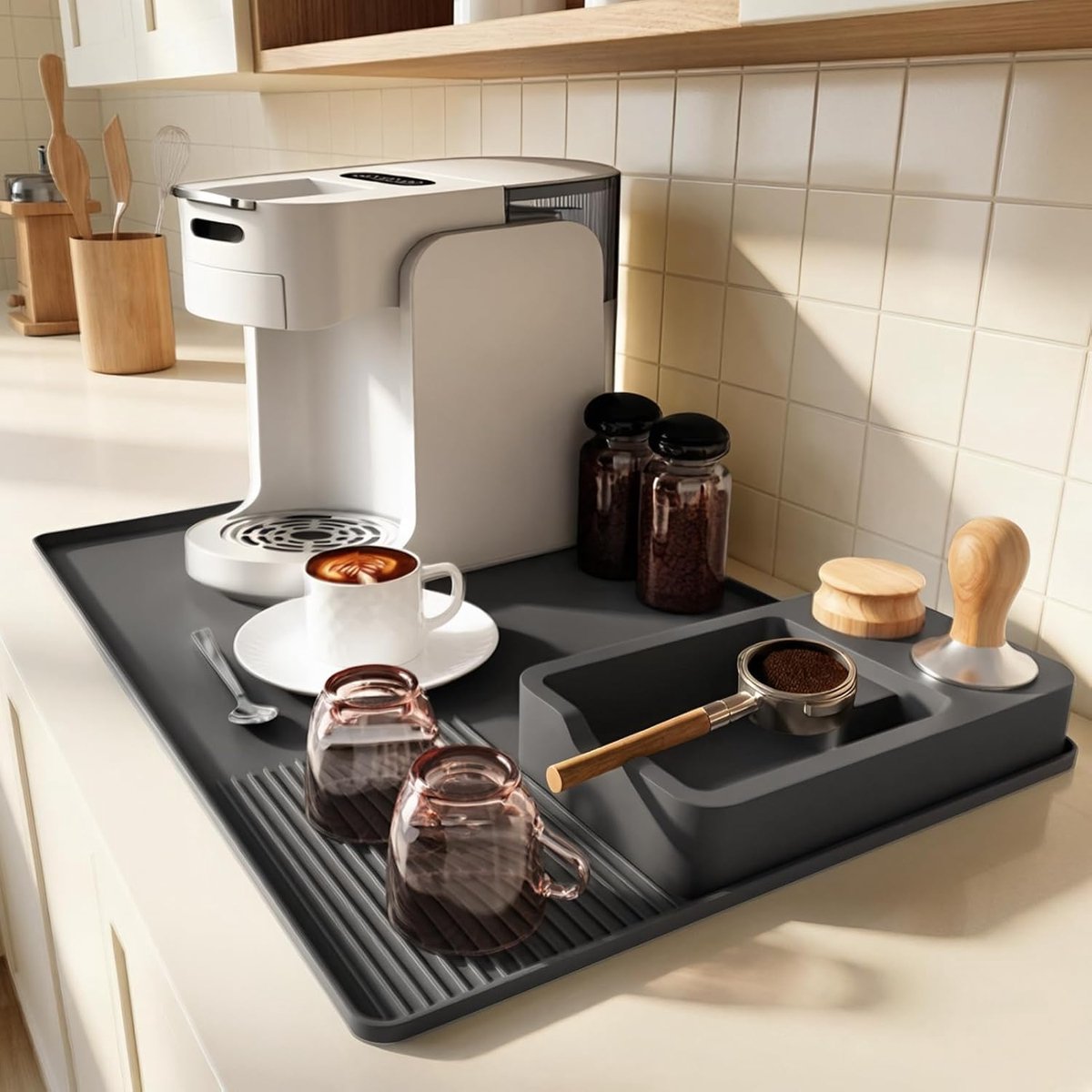 Siliconenmat voor koffiemachine - Koffiemachinemat - Tampermat - Barmat - 60 x 40 cm - Met tamperhouder - Siliconenmateriaal - Geschikt voor filterkoffiecups, automatische koffiemachines en koffiemolens - Zwart