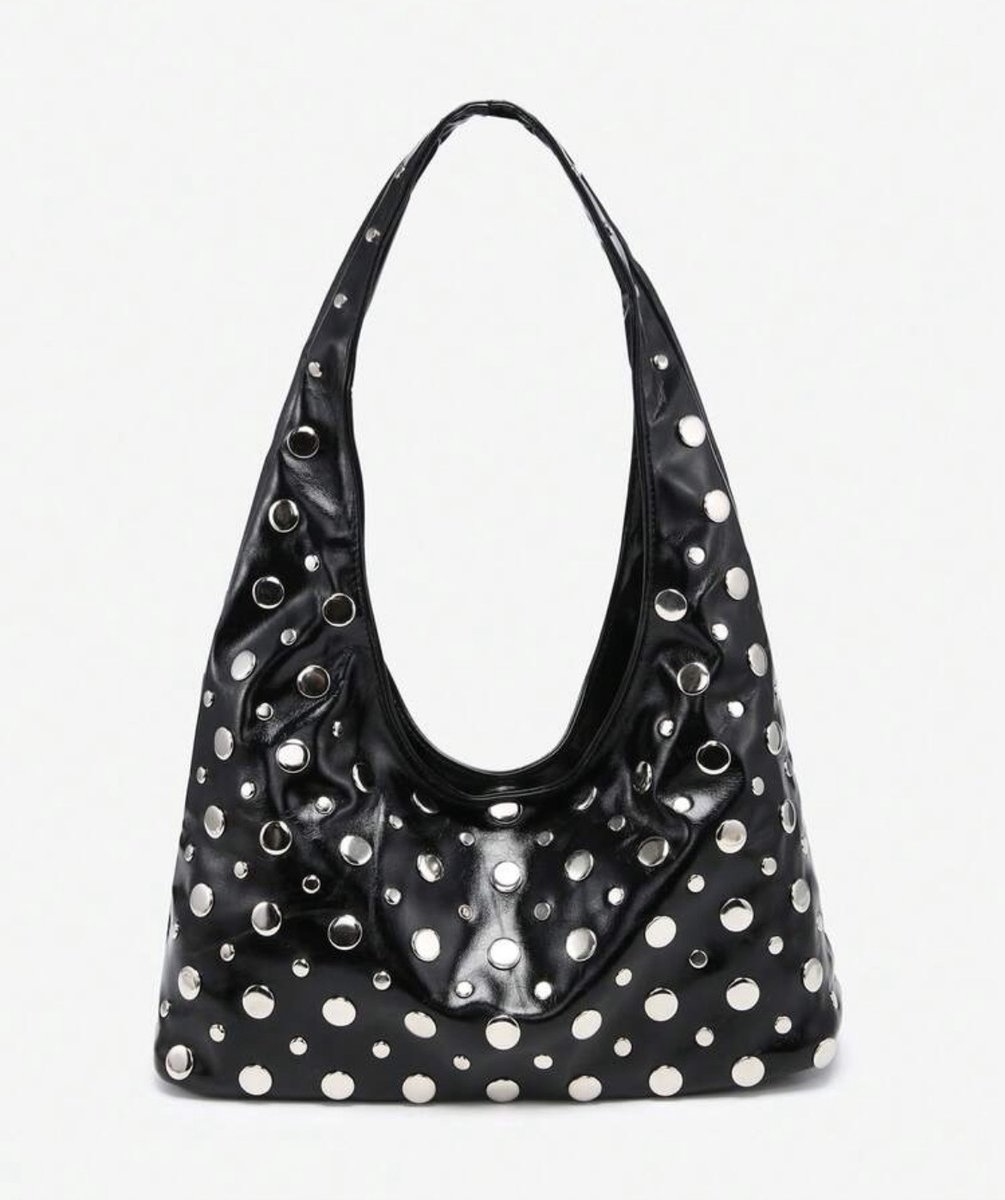 Schoudertas - zwart schoudertas - schoudertas met studs - schoudertas met franjes - big bag - bag - sholder bag - handbag - handtas - tas - schoudertas dames - schoudertassen - statement tas - shoulderbag - hobo tas - shopper - gebogen pu schoudertas