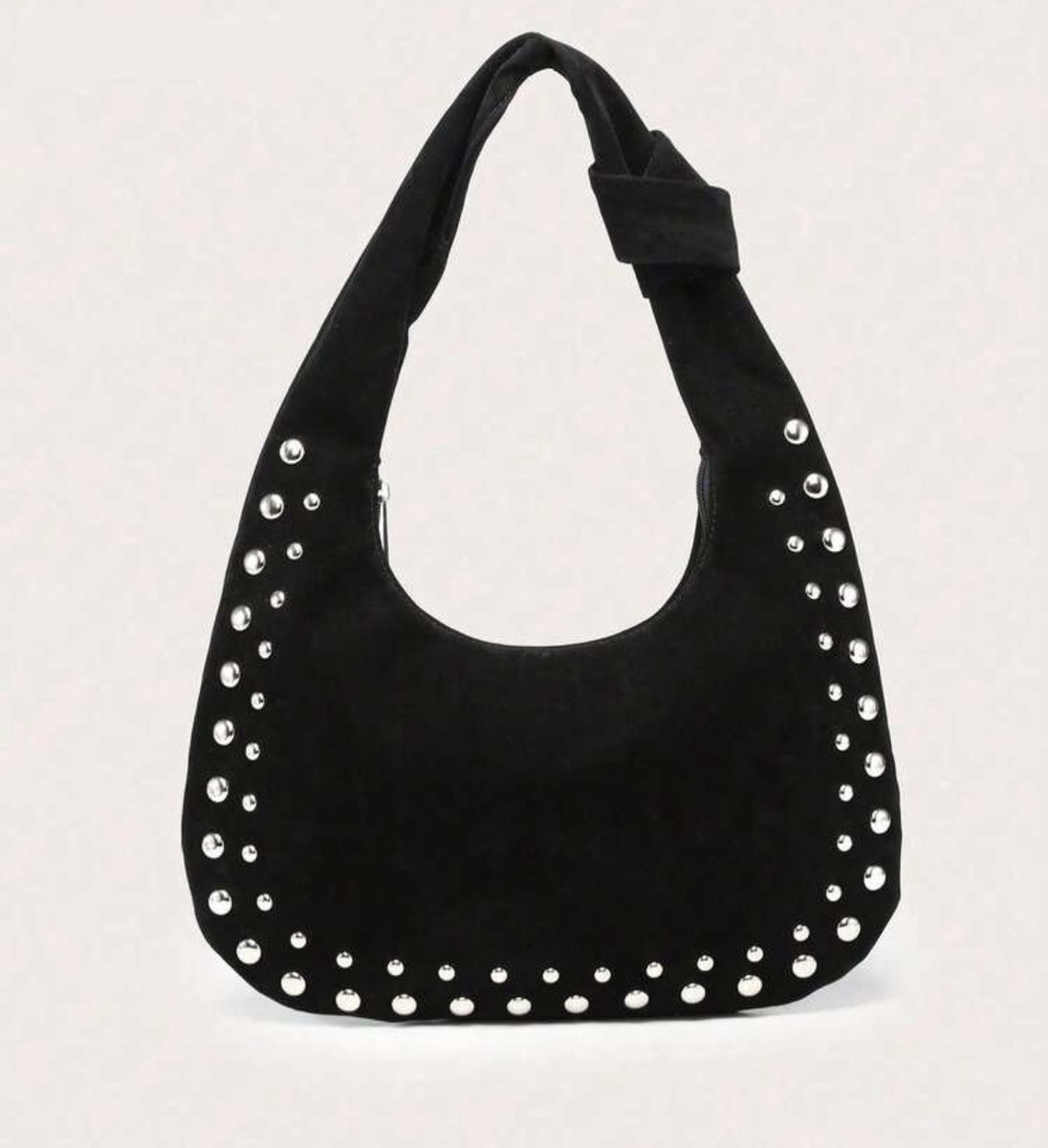 Schoudertas - zwart schoudertas - suede look tas - zwart schoudertas met studs - schoudertas met franjes - bag - sholder bag - handbag - handtas - tas - buideltas - schoudertassen - statement tas - shoulderbag - hobo tas - shopper