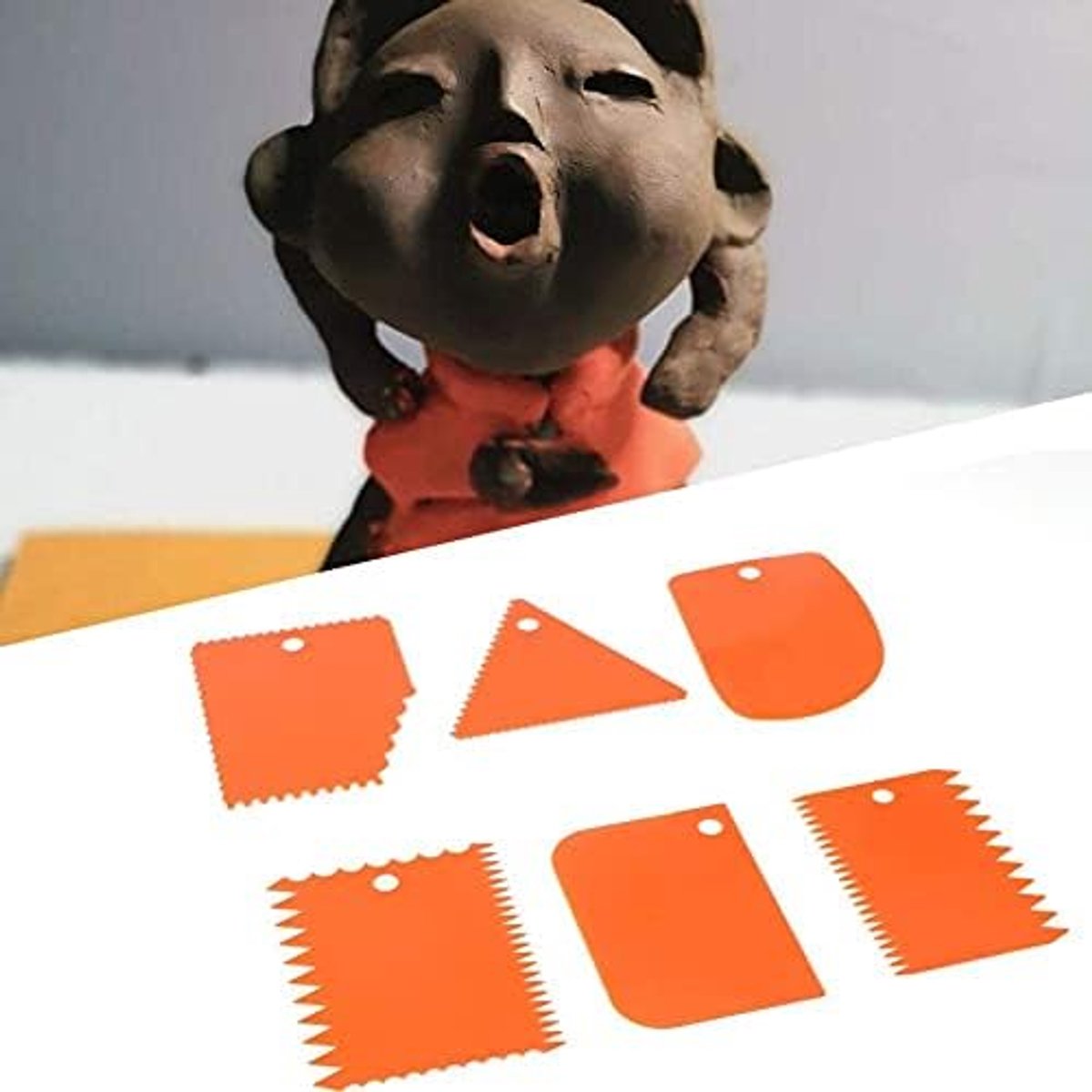 Oranje 6-delige plastic taart- en boterschraper/bakmes met trapeziumvormige, halfronde, driehoekige en gekartelde randen.