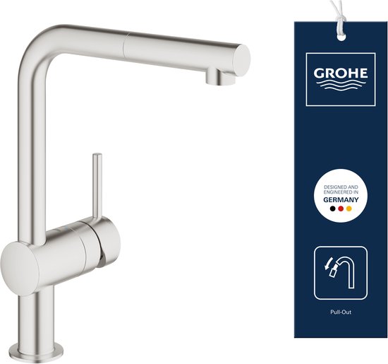 GROHE Minta keukenkraan in SuperSteel met een informatiekaartje over het Duitse ontwerp en de uittrekbare uitloop.