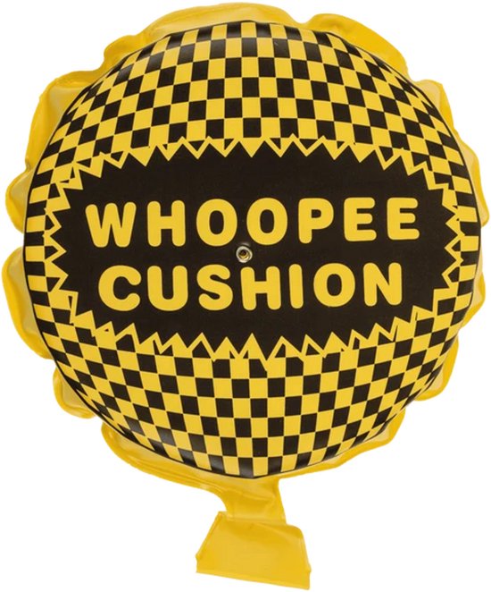 Rond geel en zwart geblokt scheetkussen met de tekst WHOOPEE CUSHION in het midden.