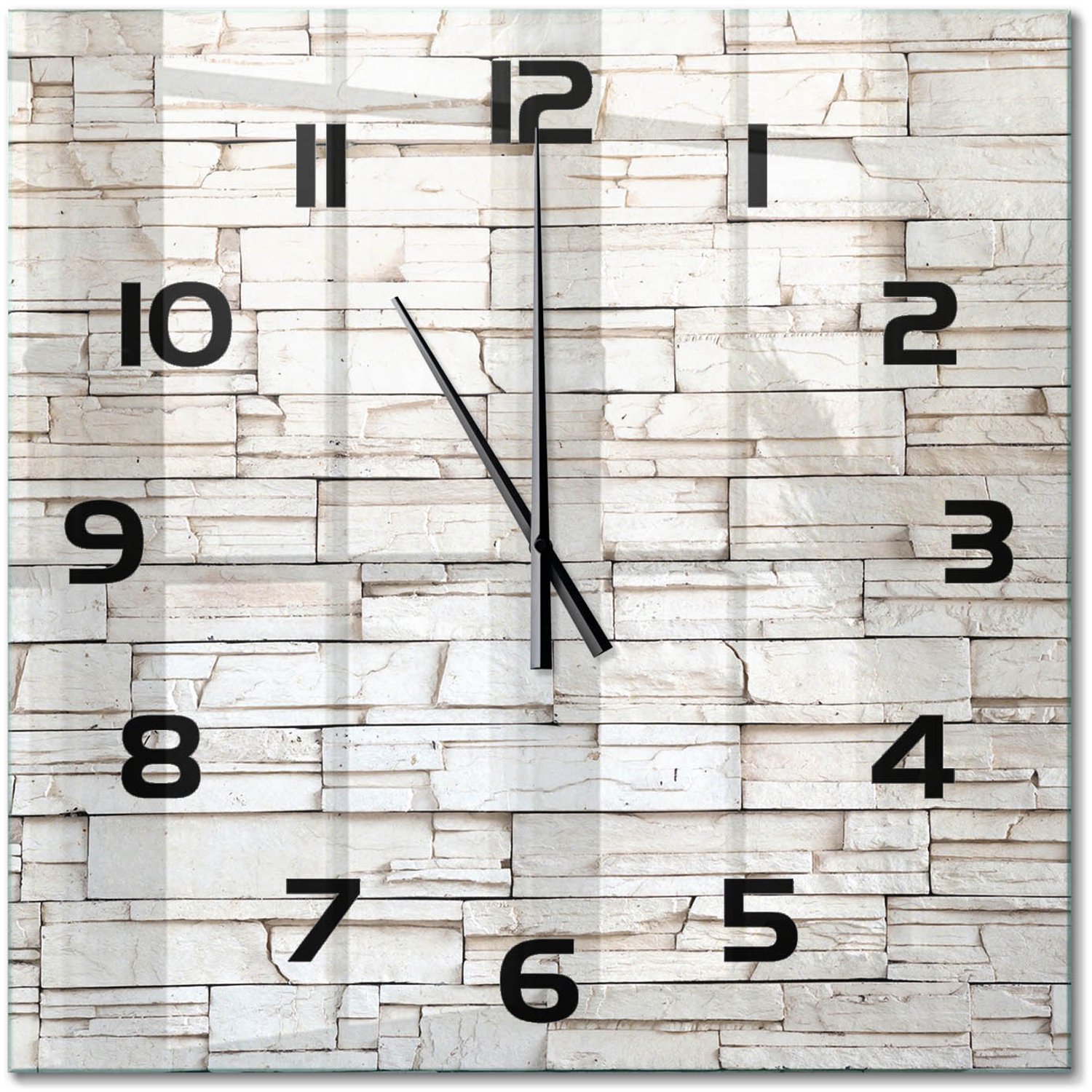 TULUP Wandklok - Witte stenen muur Wandklok Glas Decoratie - 60x60 cm - Wit Gekleurde Glazen Klok - Zwarte handen - Vierkante Klok - Klok Glas Met Opdruk - Moderne Wandklok Glas