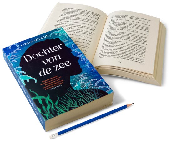 Boek "Dochter van de zee" met blauwe golven, zeewier en een profiel van een vrouw op de omslag.