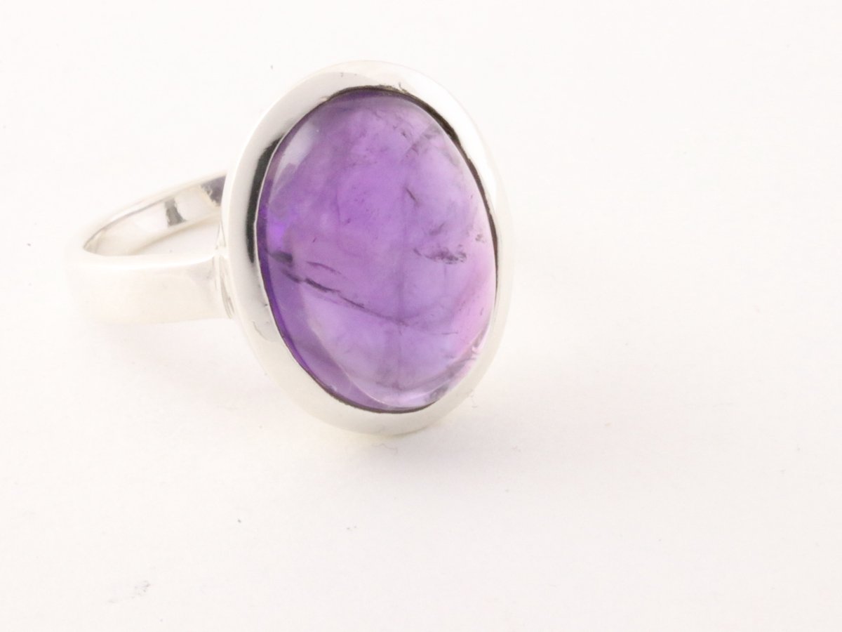 Ovale hoogglans zilveren ring met amethist - maat 19