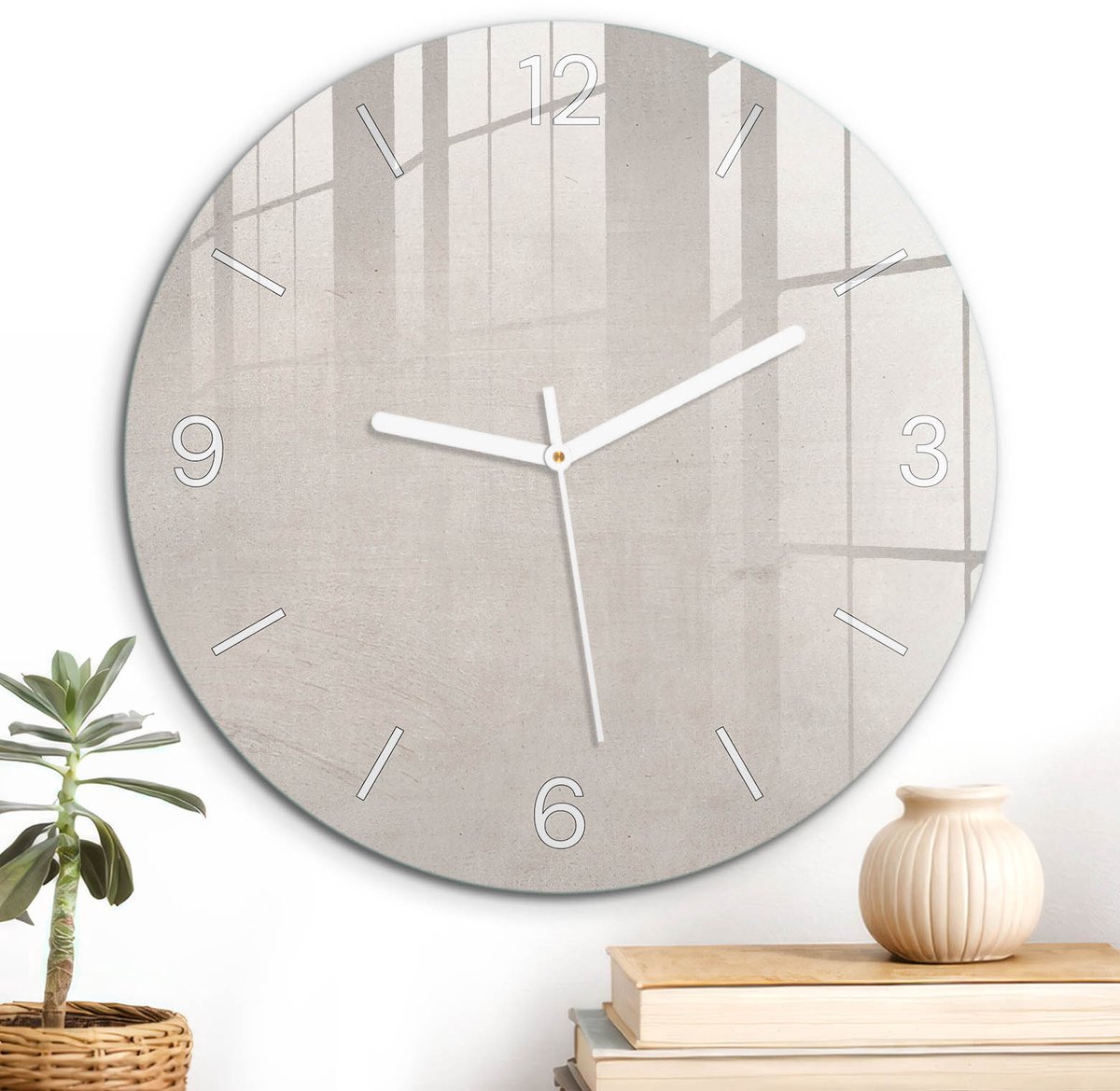ArtPrintCave Beige Glazen Klok - Wandklok 30 cm - Muurklok Rond - Subtiele Textuur Wandklok Keuken - Achtergronden En Patronen Unieke Klok - Witte Klokwijzers