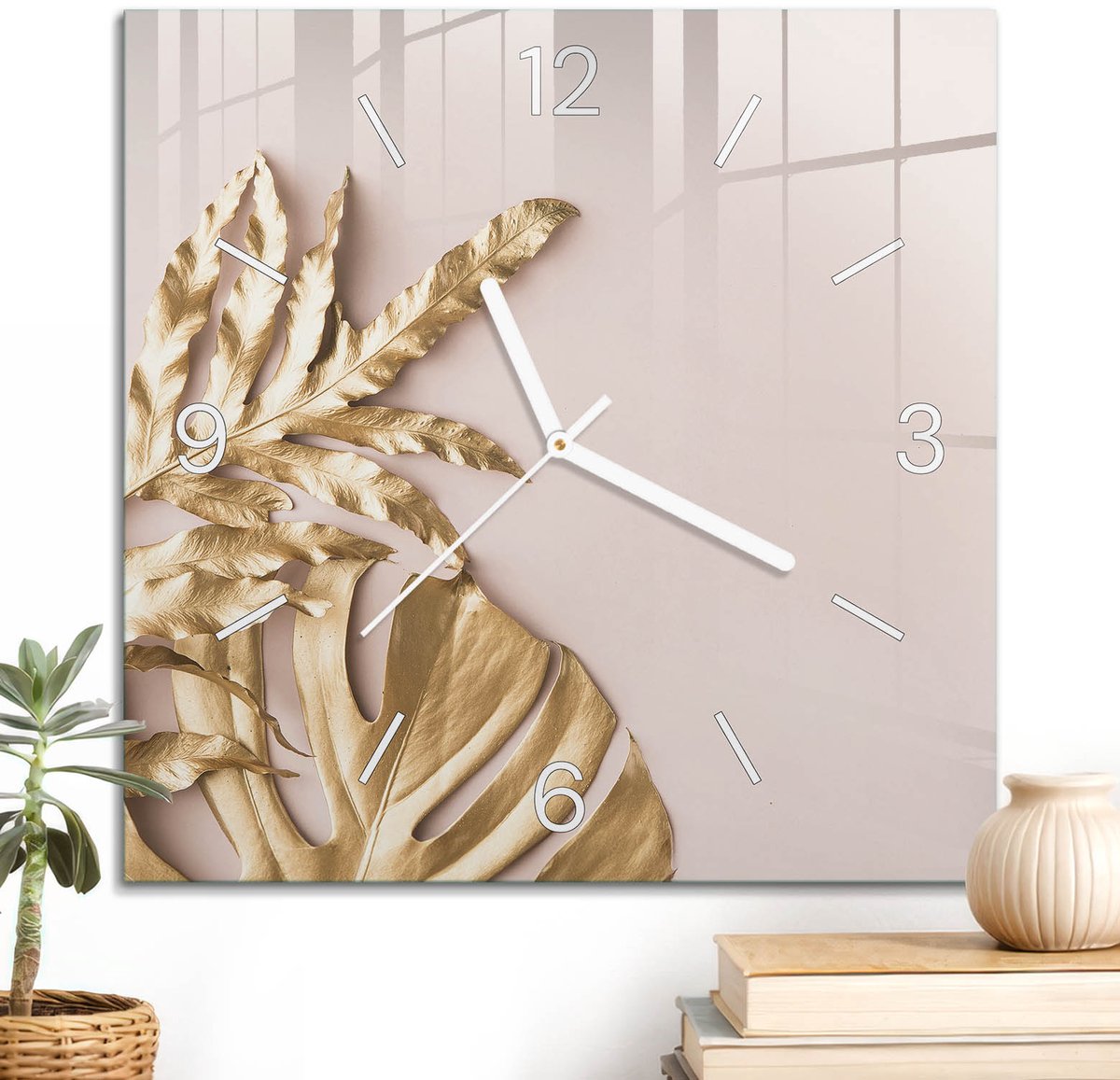 ArtPrintCave Beige Glazen Klok - 30x30 cm - Wandklok Vierkant - Beige Bladeren Unieke Klok - Natuur Stille Wandklok - Witte Klokwijzers