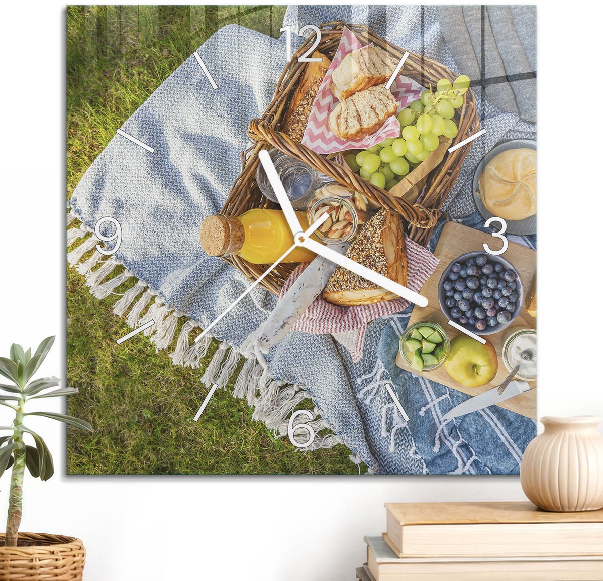 ArtPrintCave Groene Glazen Klok - 30x30 cm - Wandklok Vierkant - Smakelijke Picknick Stille Wandklok - Natuur Wandklok Keuken - Witte Klokwijzers