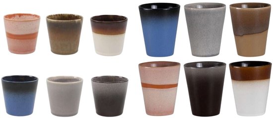 Set van 12 Studio Tavola aardewerken koffiekopjes in diverse geglazuurde kleuren en kleurverlopen.