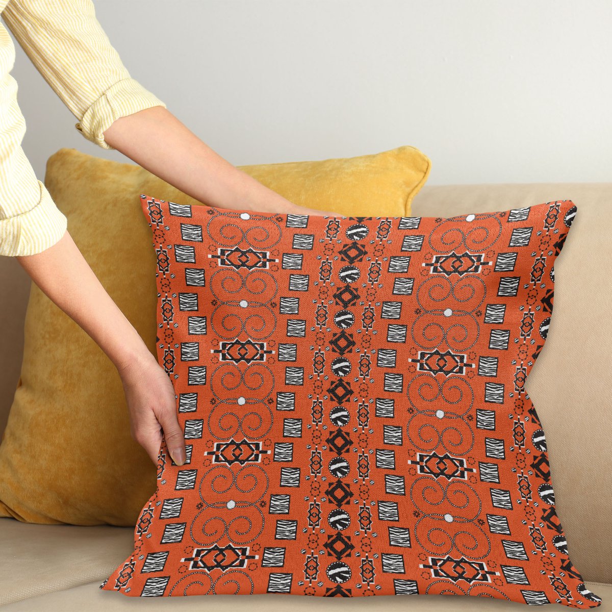 ABAKUHAUS Afrikaans Kussenhoes, Ornament, Water- en Vuilafstotende Stof met Digitale Print voor Binnen en Buiten, 60 x 60 cm, Oranje Zwart Wit