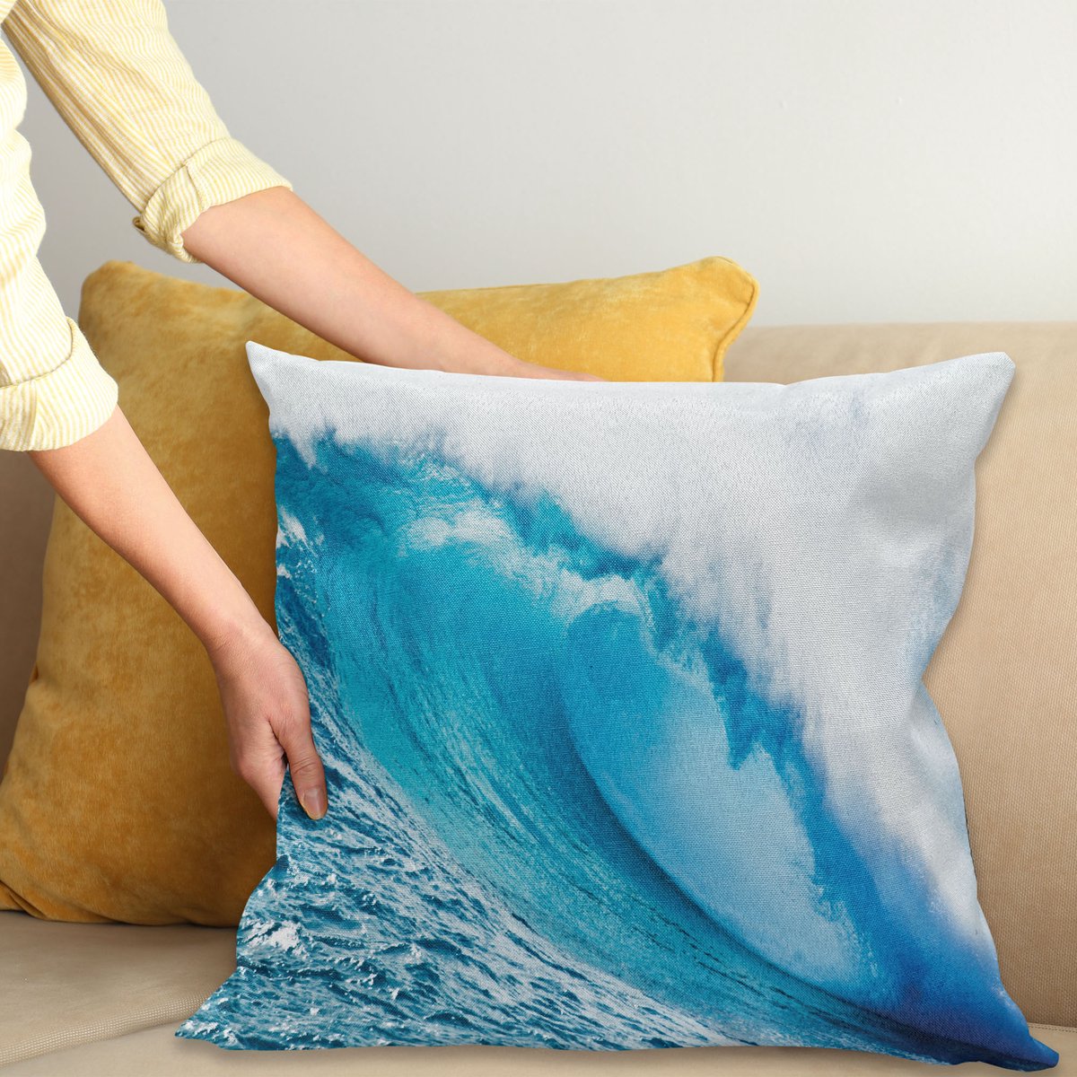 ABAKUHAUS Oceaan Sierkussenhoes, Surfing Water Tube Appeares After Forceful Giant Wave Curls Itself op Zee, Decoratieve Vierkante Sierkussenhoes, 45 x 45 cm, Aqua Blauw